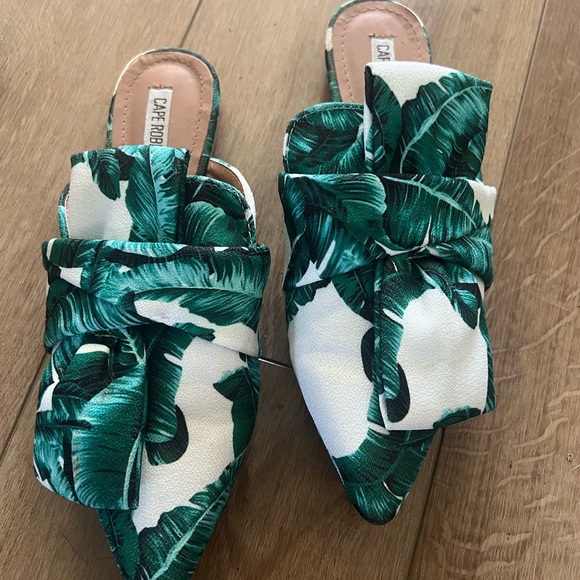 Cape Robbin Shoes - Cape Robbin Knot Slip On Pointy Toed Flat Mules with Tropical Leaves Women’s 8